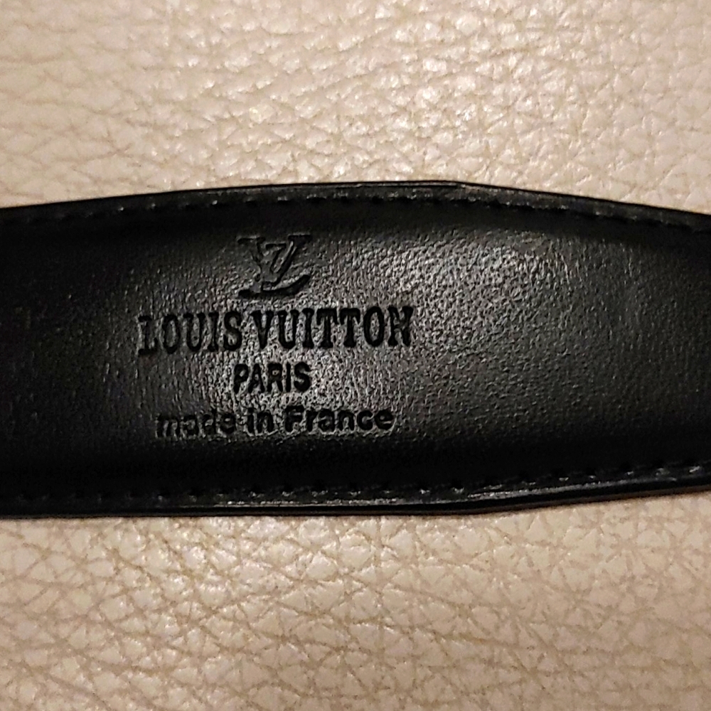 LOUIS VUITTON BELT . REVERSABLE BUCKLE .